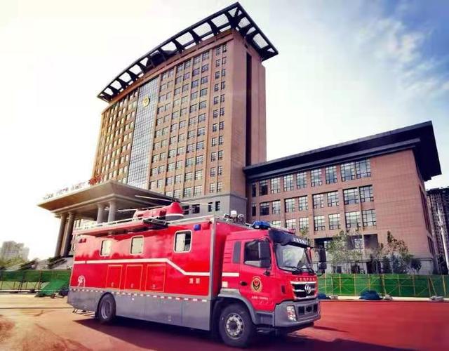 旋翼無人機(jī)實(shí)現(xiàn)了在百米以上高層建筑滅火(圖3)